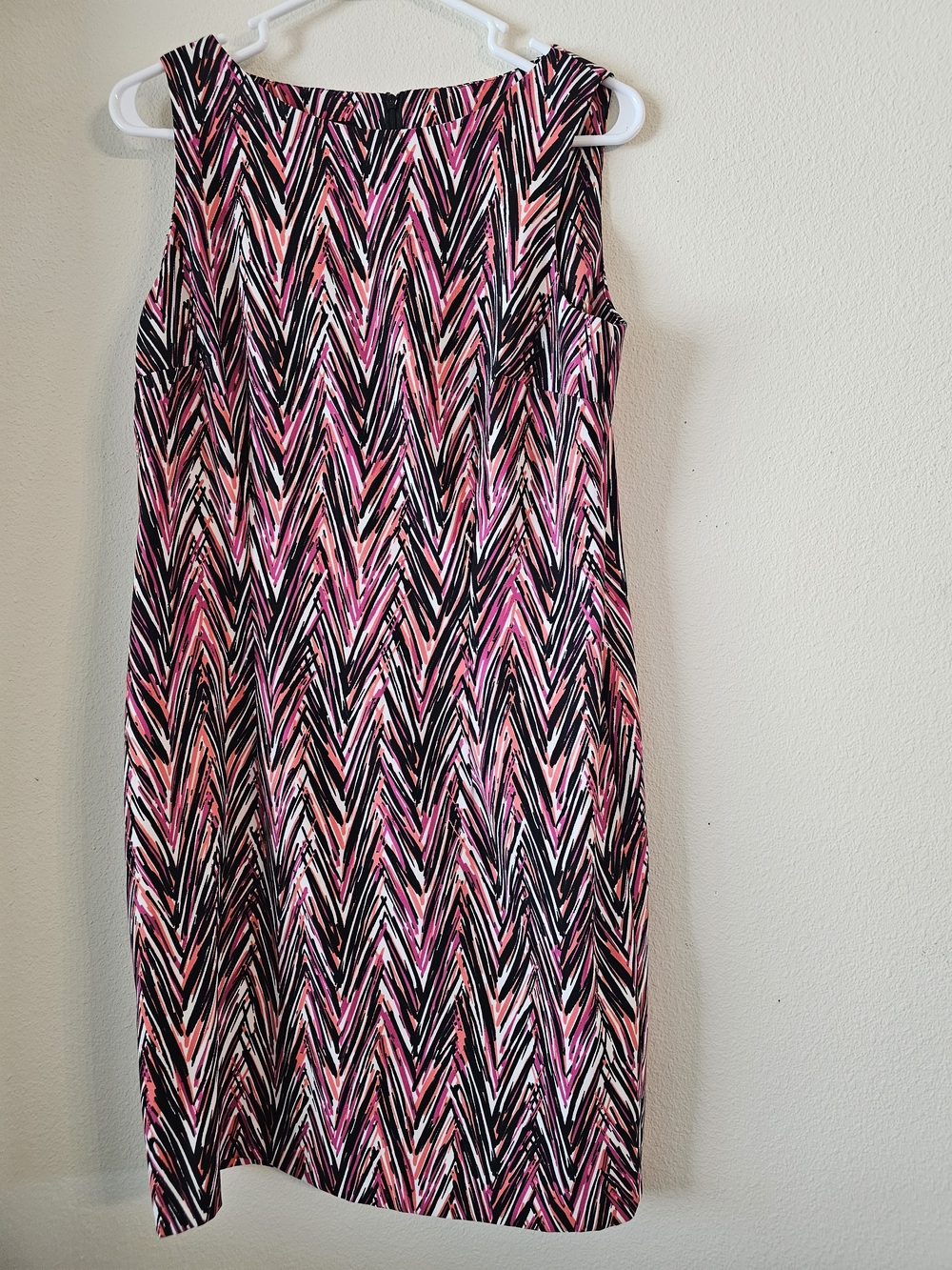 AGB Sleeveless Chevron Midi Dress in Pink & Black